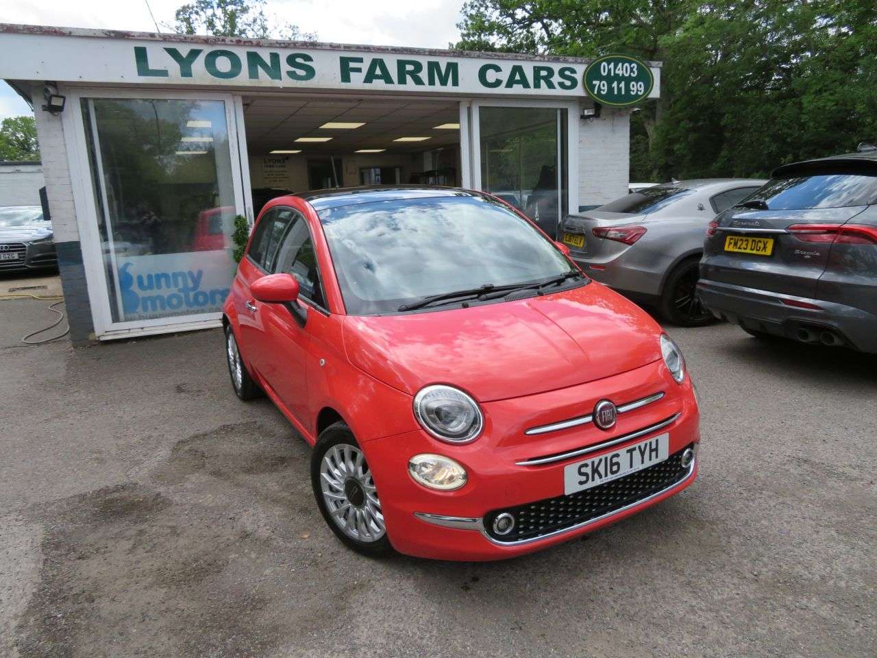 A 2016 FIAT 500 1.2 Lounge Hatchback 3dr Petrol Manual Euro 6 (s/s) (69 bhp) PANO ROOF + SE A 2016 FIAT 500 1.2 Lounge Hatchback 3dr Petrol Manual Euro 6 (s/s) (69 bhp) PANO ROOF + SE