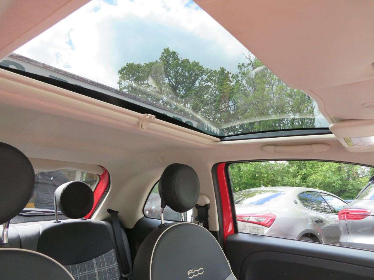 A 2016 FIAT 500 1.2 Lounge Hatchback 3dr Petrol Manual Euro 6 (s/s) (69 bhp) PANO ROOF + SE A 2016 FIAT 500 1.2 Lounge Hatchback 3dr Petrol Manual Euro 6 (s/s) (69 bhp) PANO ROOF + SE