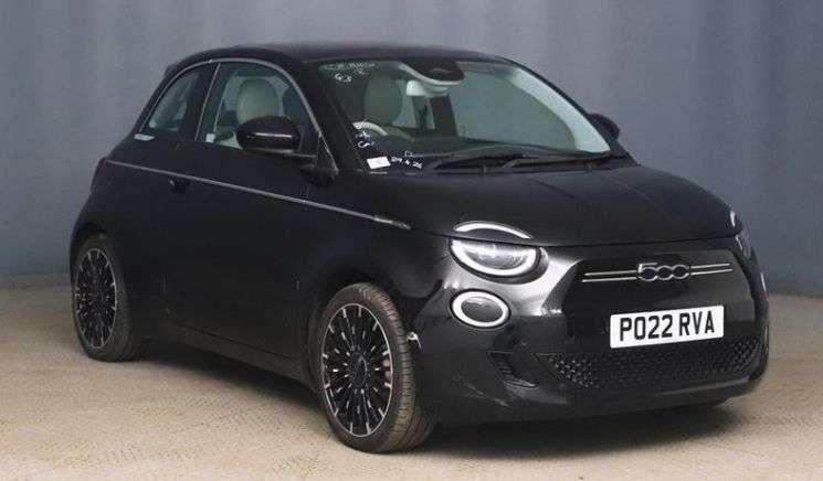 A 2022 FIAT 500E 42kWh La Prima Hatchback 3dr Electric Automatic (118 ps) A 2022 FIAT 500E 42kWh La Prima Hatchback 3dr Electric Automatic (118 ps)