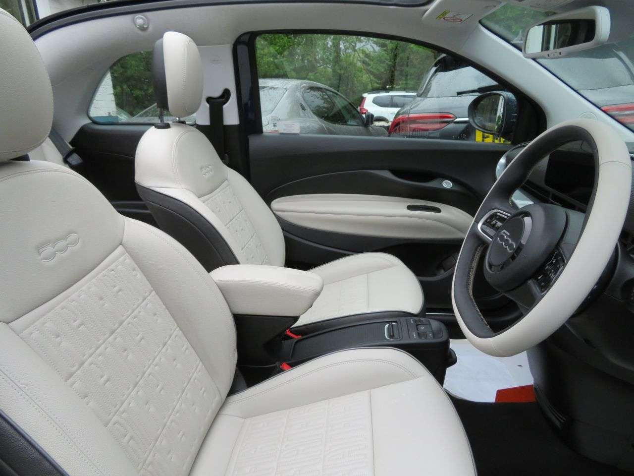 A 2021 FIAT 500E C 42kWh La Prima Convertible 2dr Electric Automatic (118 ps) ECO LEATHER + FU A 2021 FIAT 500E C 42kWh La Prima Convertible 2dr Electric Automatic (118 ps) ECO LEATHER + FU