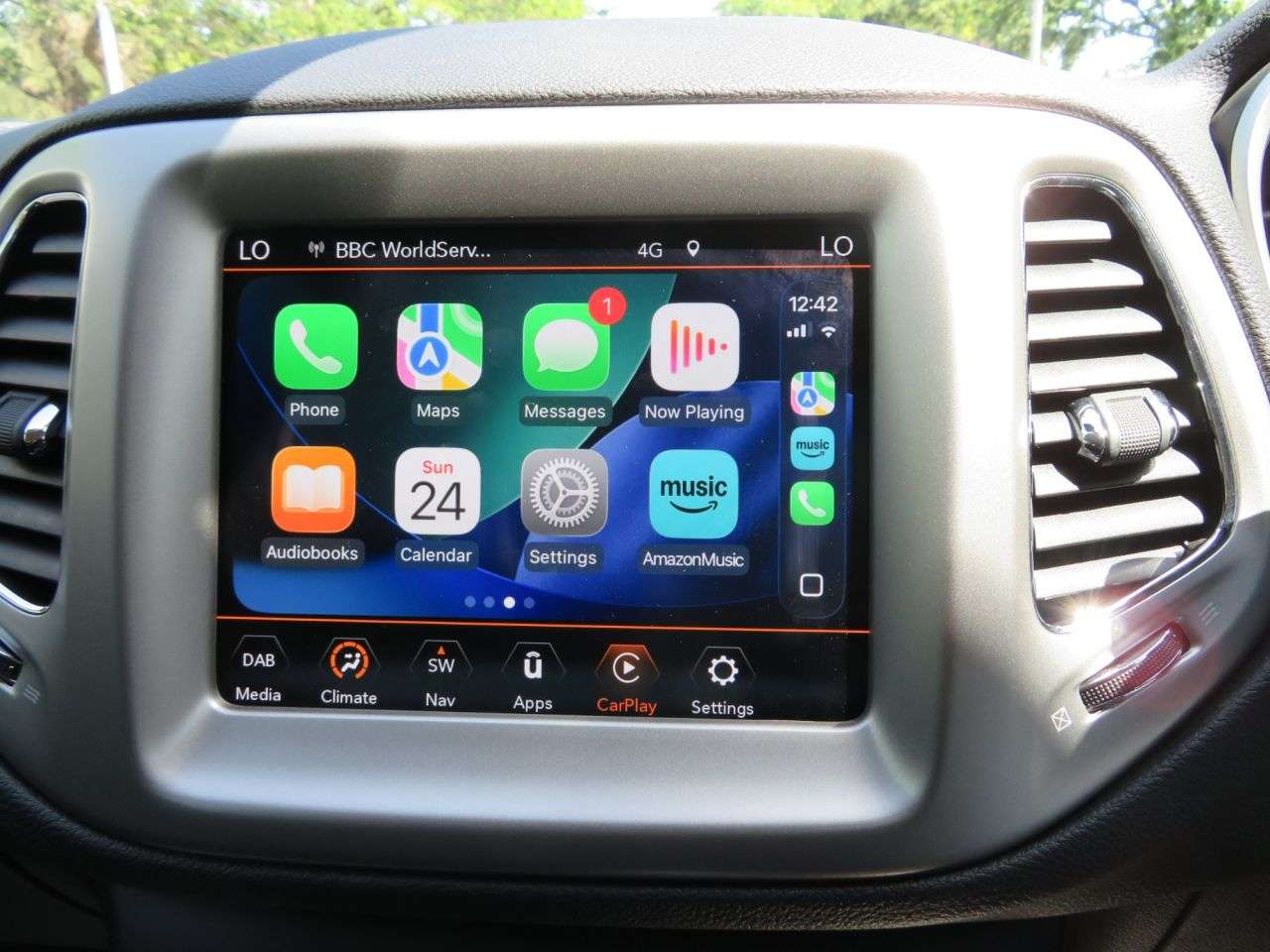 A 2021 JEEP COMPASS 1.4T MultiAirII Longitude SUV 5dr Petrol Auto 4WD Euro 6 (s/s) (170 ps) APP A 2021 JEEP COMPASS 1.4T MultiAirII Longitude SUV 5dr Petrol Auto 4WD Euro 6 (s/s) (170 ps) APP