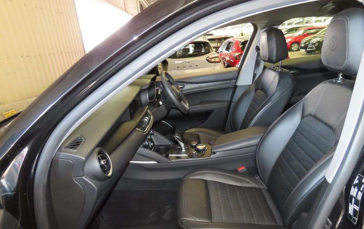 A 2019 ALFA ROMEO STELVIO 2.0T Super SUV 5dr Petrol Automatic Q4 All Wheel Drive Euro 6 (s/s) (200 ps A 2019 ALFA ROMEO STELVIO 2.0T Super SUV 5dr Petrol Automatic Q4 All Wheel Drive Euro 6 (s/s) (200 ps