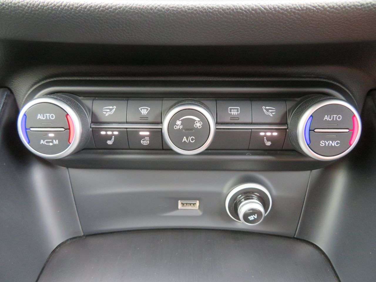 A 2018 ALFA ROMEO STELVIO 2.0T Super SUV 5dr Petrol Automatic Q4 All Wheel Drive Euro 6 (s/s) (200 ps A 2018 ALFA ROMEO STELVIO 2.0T Super SUV 5dr Petrol Automatic Q4 All Wheel Drive Euro 6 (s/s) (200 ps