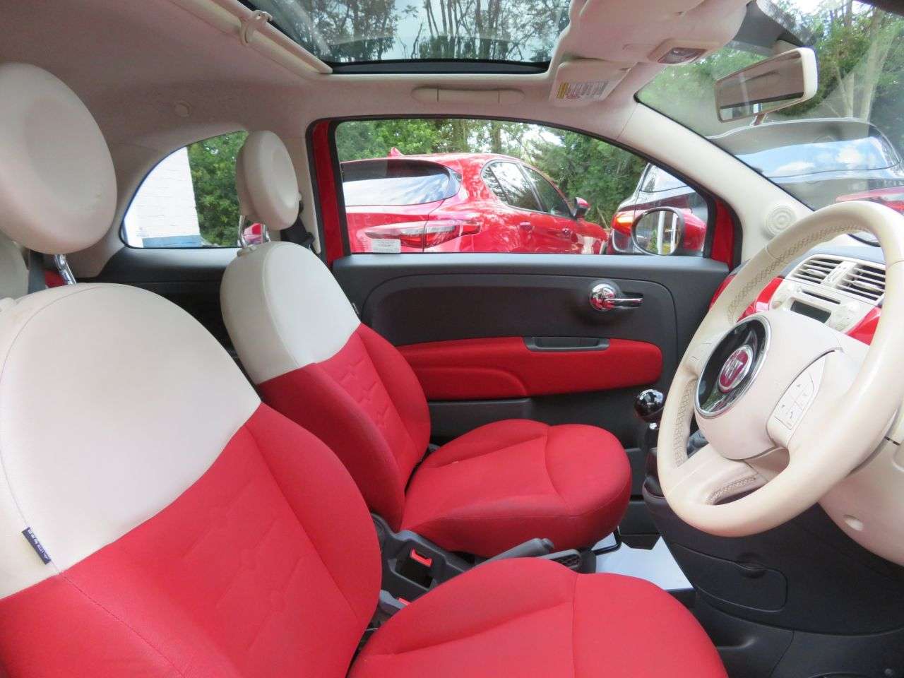 A 2013 FIAT 500 1.2 Lounge Hatchback 3dr Petrol Manual Euro 6 (s/s) (69 bhp) A 2013 FIAT 500 1.2 Lounge Hatchback 3dr Petrol Manual Euro 6 (s/s) (69 bhp)