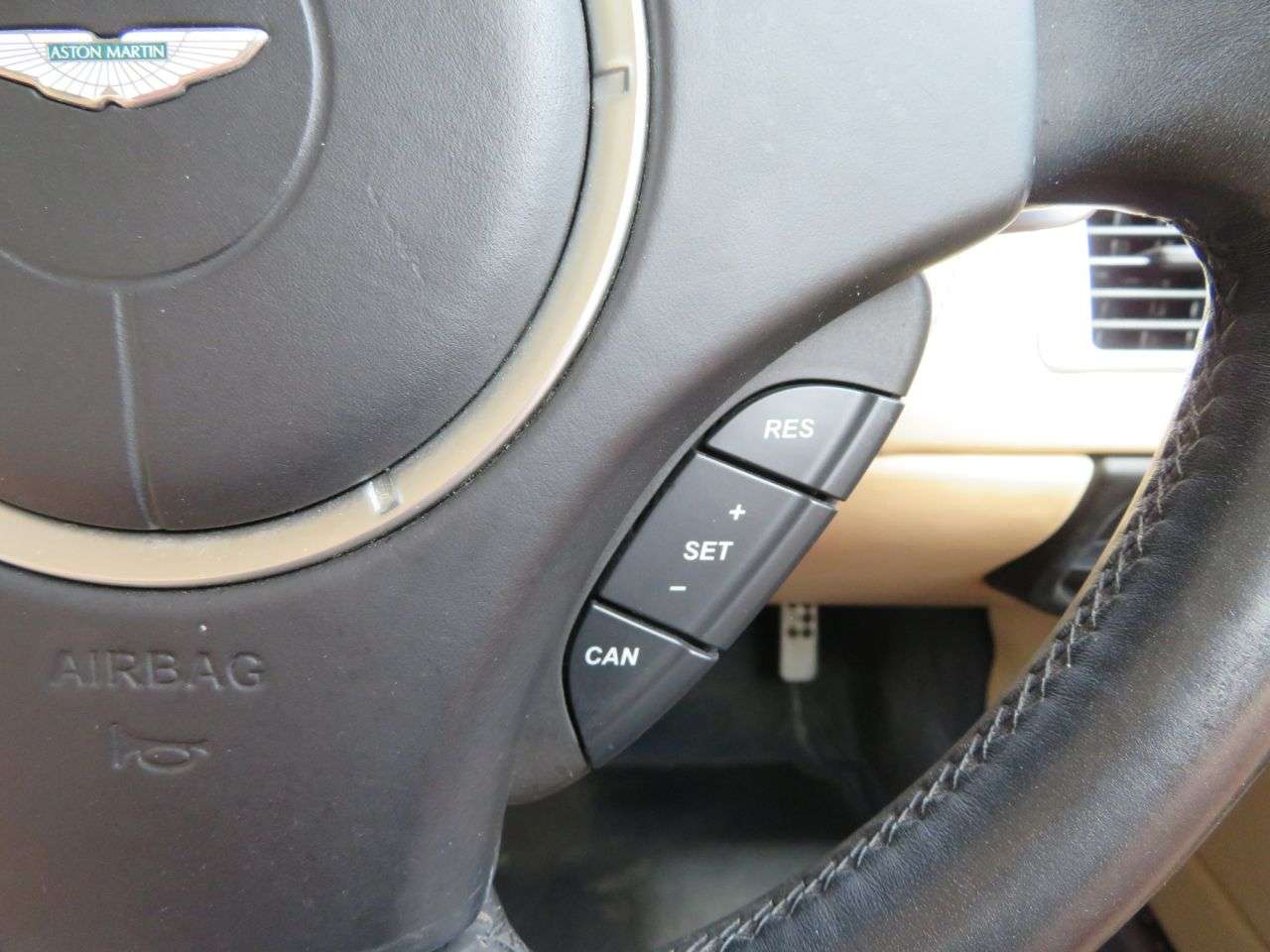 2014 ASTON MARTIN DB9 2014 ASTON MARTIN DB9
