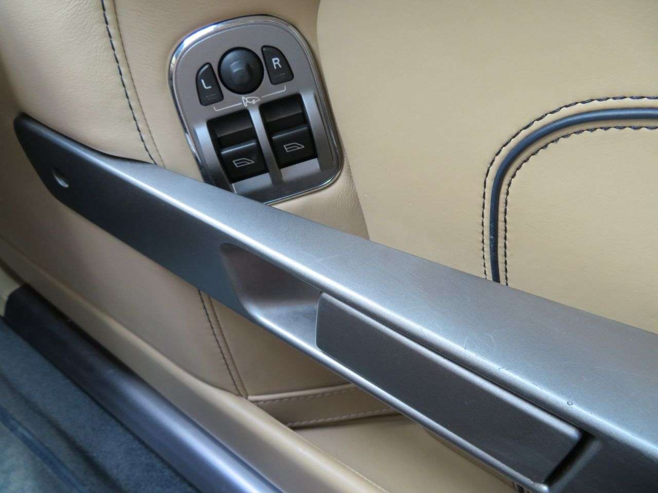2014 ASTON MARTIN DB9 2014 ASTON MARTIN DB9