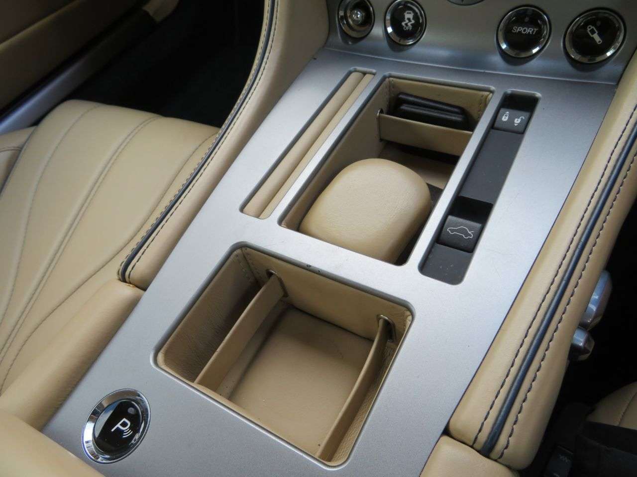 2014 ASTON MARTIN DB9 2014 ASTON MARTIN DB9