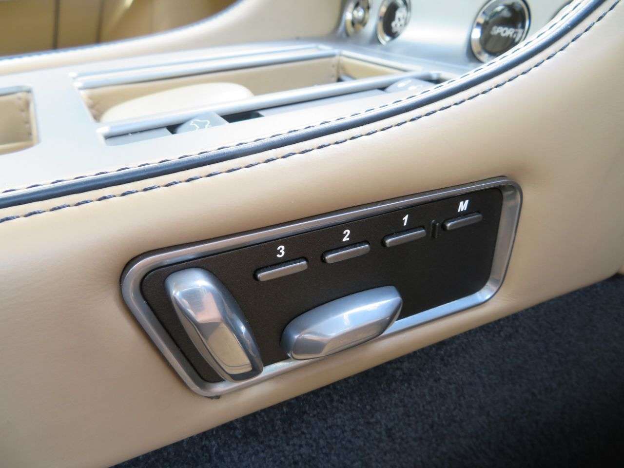 2014 ASTON MARTIN DB9 2014 ASTON MARTIN DB9