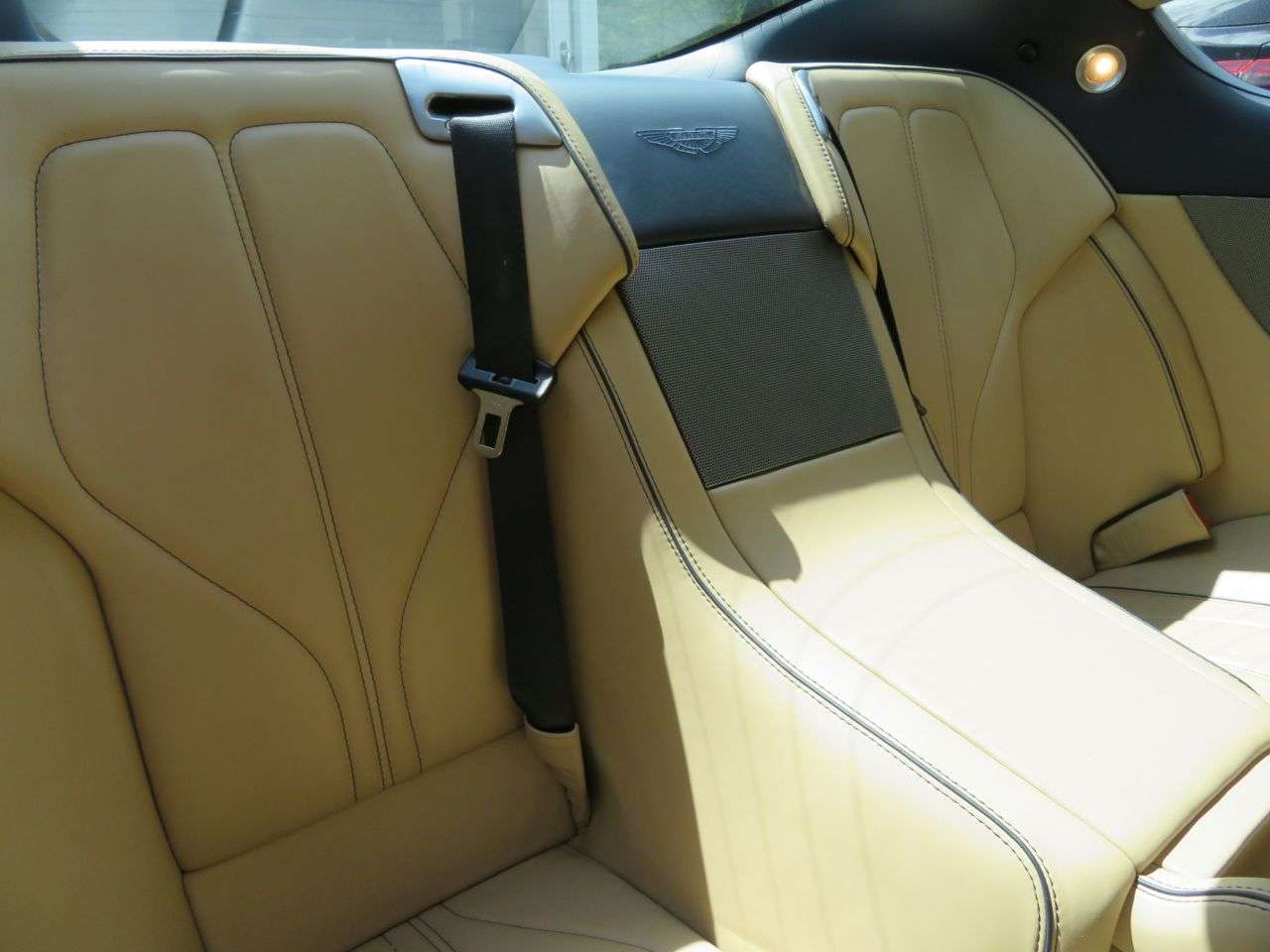 2014 ASTON MARTIN DB9 2014 ASTON MARTIN DB9