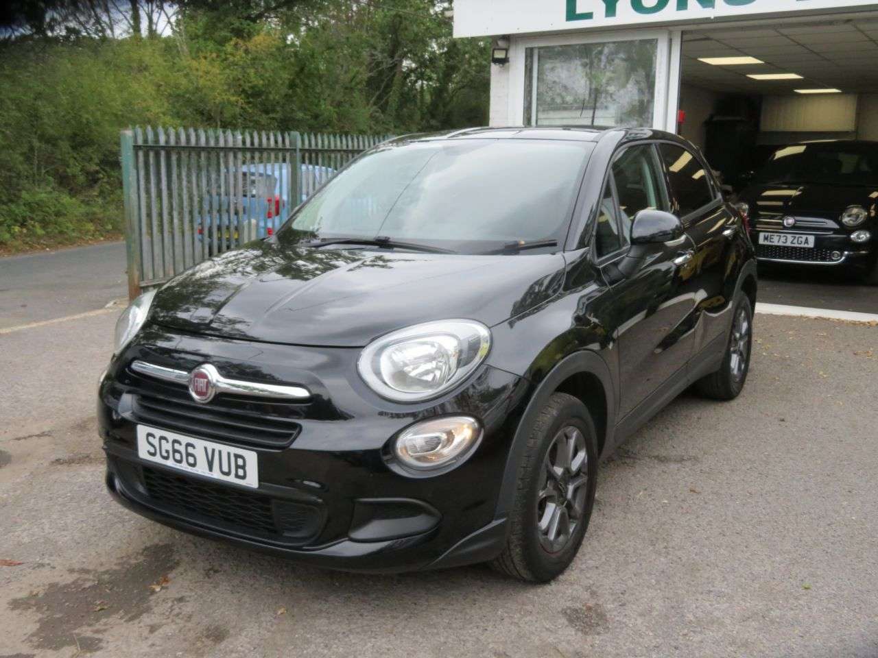 A 2016 FIAT 500X 1.6 E-Torq Pop SUV 5dr Petrol Manual Euro 6 (110 ps) A 2016 FIAT 500X 1.6 E-Torq Pop SUV 5dr Petrol Manual Euro 6 (110 ps)