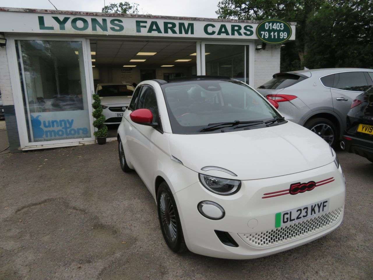 A 2023 FIAT 500E C 42kWh RED Convertible 2dr Electric Automatic (118 ps) WIRELESS APPLE CARPLA A 2023 FIAT 500E C 42kWh RED Convertible 2dr Electric Automatic (118 ps) WIRELESS APPLE CARPLA