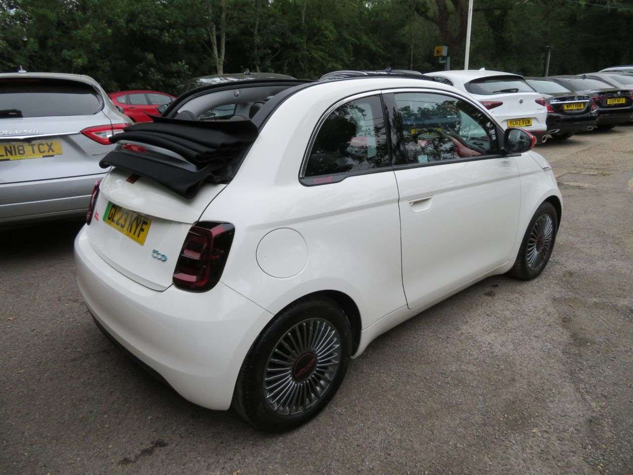 A 2023 FIAT 500E C 42kWh RED Convertible 2dr Electric Automatic (118 ps) WIRELESS APPLE CARPLA A 2023 FIAT 500E C 42kWh RED Convertible 2dr Electric Automatic (118 ps) WIRELESS APPLE CARPLA