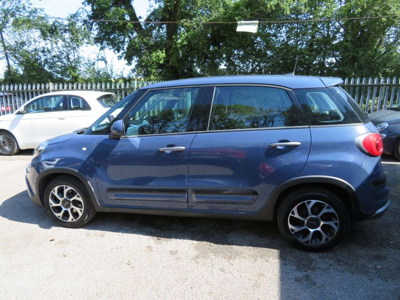 A 2020 FIAT 500L 1.4 City Cross MPV 5dr Petrol Manual Euro 6 (95 bhp) A 2020 FIAT 500L 1.4 City Cross MPV 5dr Petrol Manual Euro 6 (95 bhp)