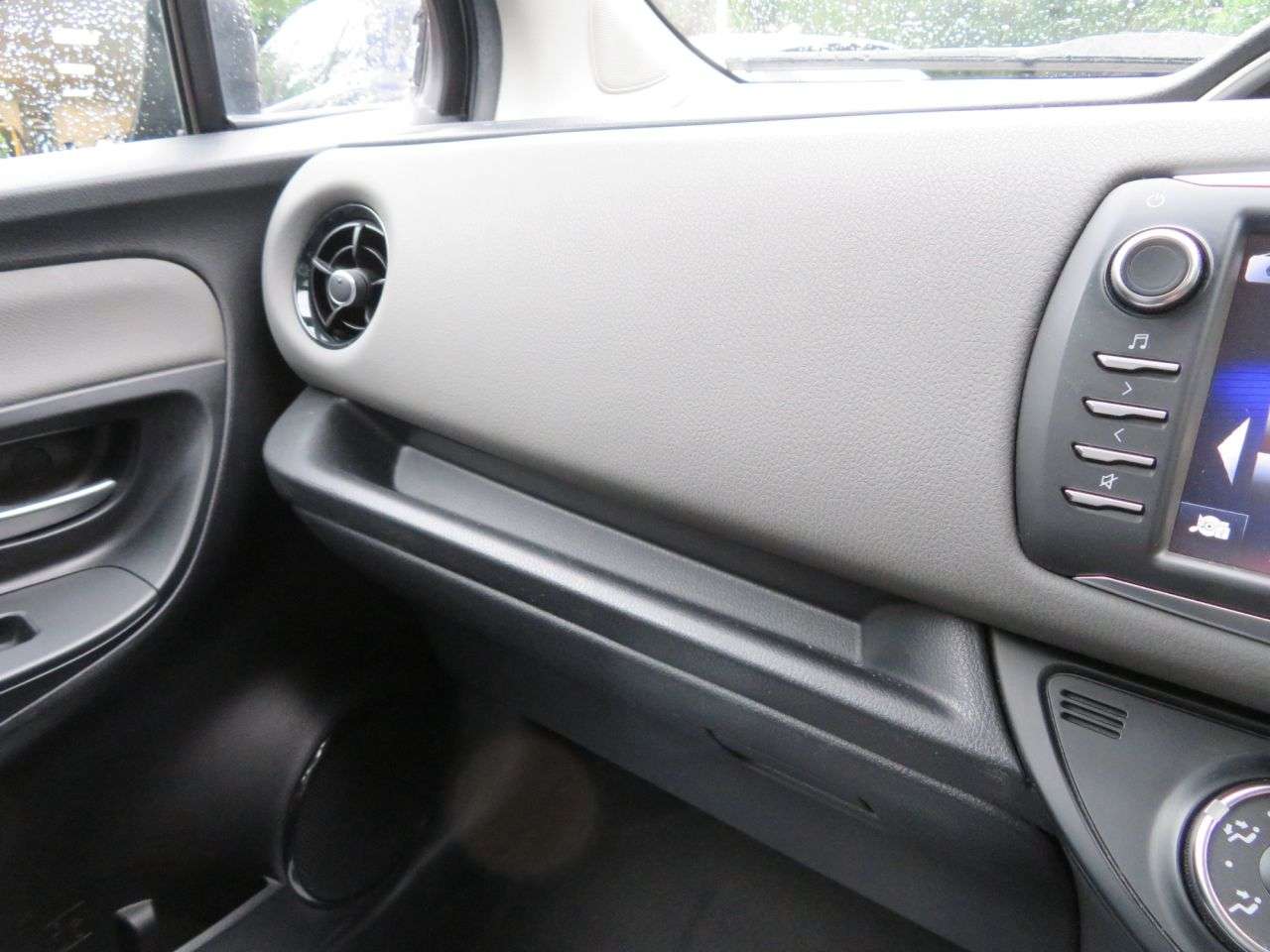 2018 TOYOTA YARIS 2018 TOYOTA YARIS