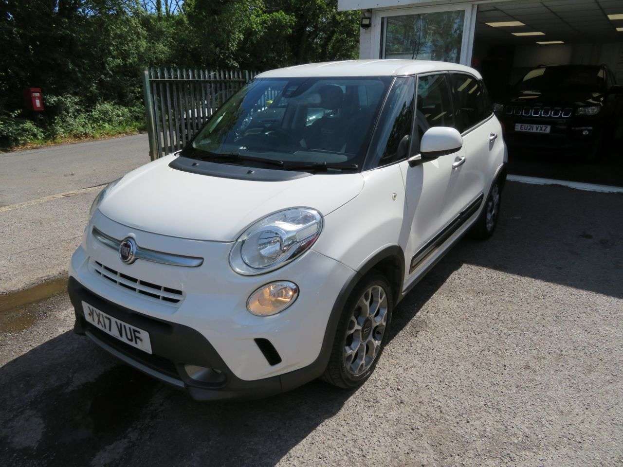 A 2017 FIAT 500L 1.4 Trekking MPV 5dr Petrol Manual Euro 6 (95 bhp) BODY KIT + 17" ALLOYS + A 2017 FIAT 500L 1.4 Trekking MPV 5dr Petrol Manual Euro 6 (95 bhp) BODY KIT + 17" ALLOYS +