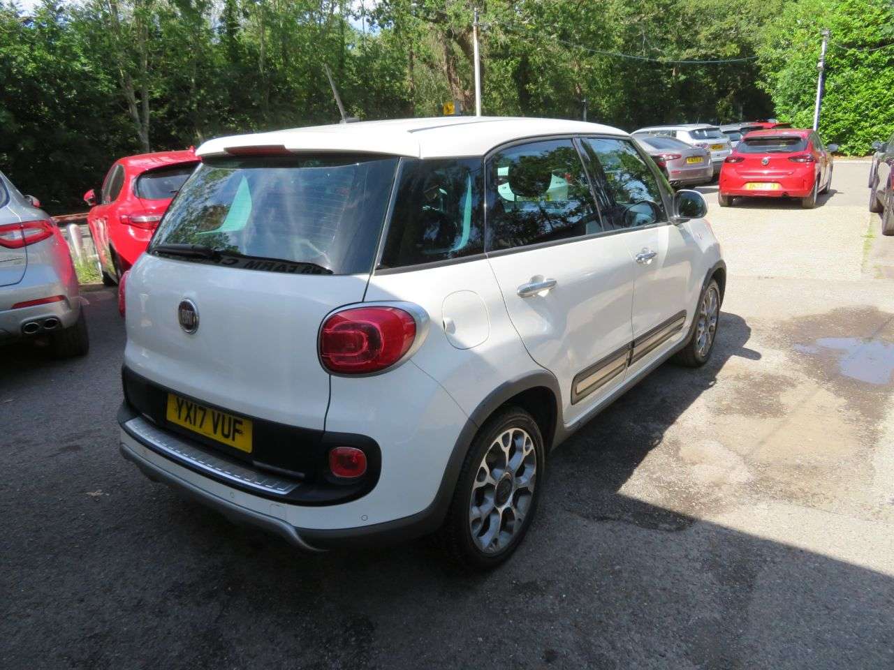 A 2017 FIAT 500L 1.4 Trekking MPV 5dr Petrol Manual Euro 6 (95 bhp) BODY KIT + 17" ALLOYS + A 2017 FIAT 500L 1.4 Trekking MPV 5dr Petrol Manual Euro 6 (95 bhp) BODY KIT + 17" ALLOYS +
