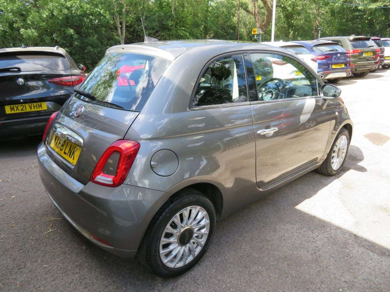 A 2018 FIAT 500 1.2 Lounge Hatchback 3dr Petrol Manual Euro 6 (s/s) (69 bhp) SUNROOF + SNES A 2018 FIAT 500 1.2 Lounge Hatchback 3dr Petrol Manual Euro 6 (s/s) (69 bhp) SUNROOF + SNES