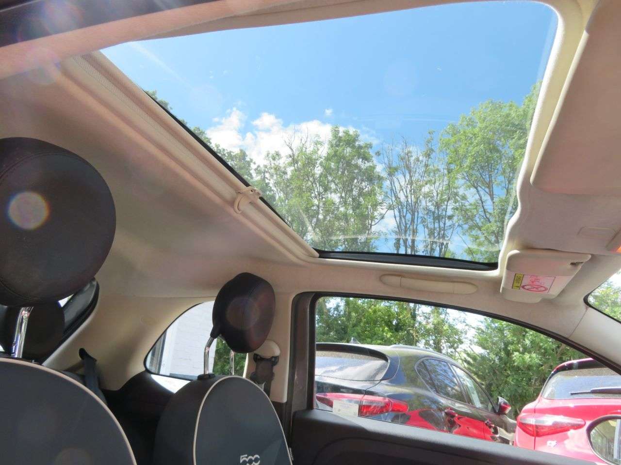 A 2018 FIAT 500 1.2 Lounge Hatchback 3dr Petrol Manual Euro 6 (s/s) (69 bhp) SUNROOF + SNES A 2018 FIAT 500 1.2 Lounge Hatchback 3dr Petrol Manual Euro 6 (s/s) (69 bhp) SUNROOF + SNES