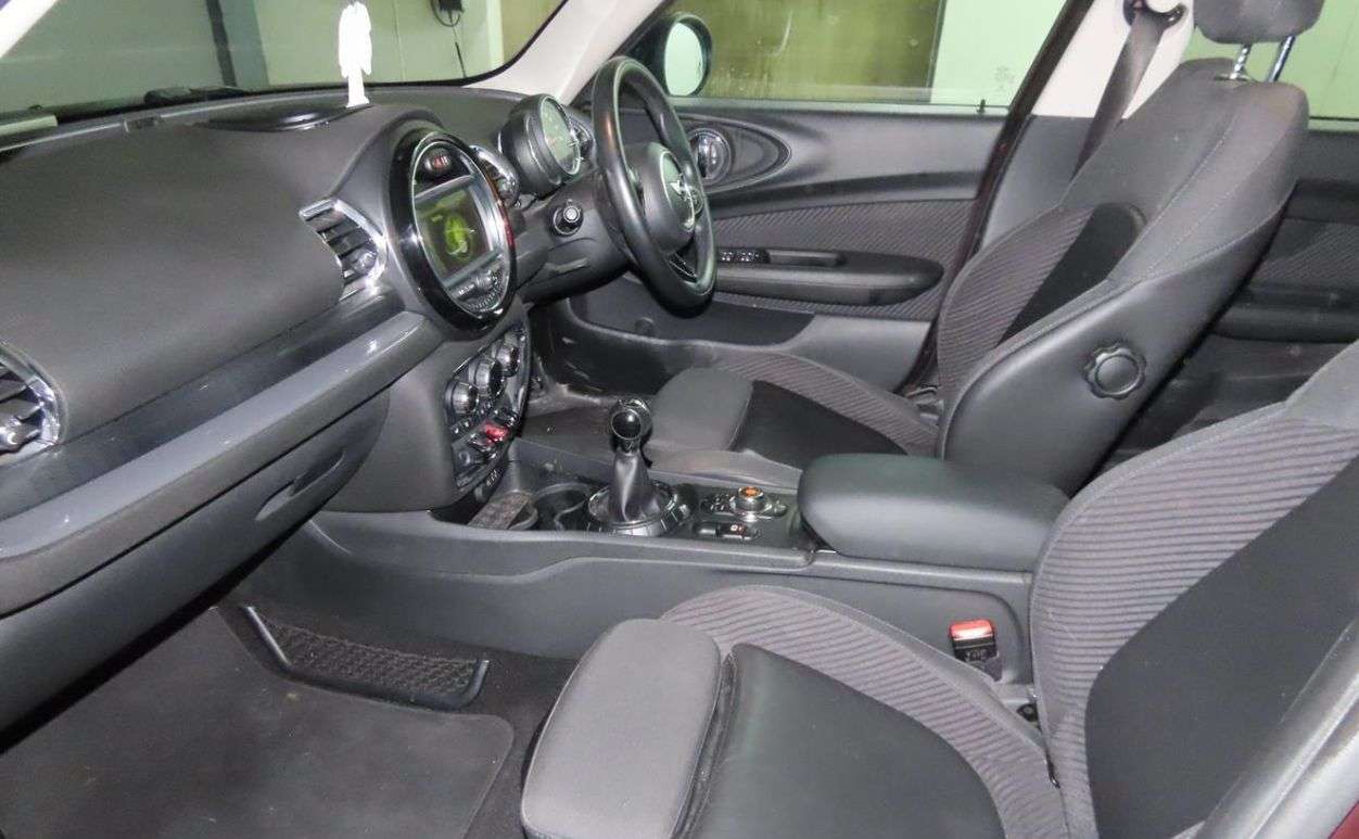 A 2017 MINI CLUBMAN 1.5 Cooper Estate 6dr Petrol Manual Euro 6 (s/s) (136 ps) A 2017 MINI CLUBMAN 1.5 Cooper Estate 6dr Petrol Manual Euro 6 (s/s) (136 ps)