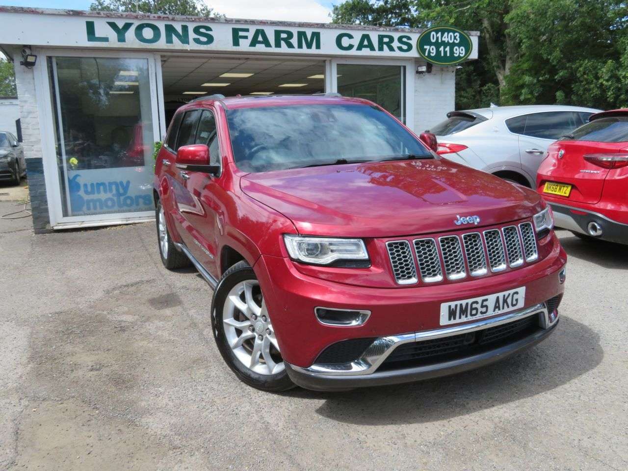 A 2015 JEEP GRAND CHEROKEE 3.0 V6 CRD Summit SUV 5dr Diesel Automatic 4 Wheel Drive Euro 5 (247 bhp) P A 2015 JEEP GRAND CHEROKEE 3.0 V6 CRD Summit SUV 5dr Diesel Automatic 4 Wheel Drive Euro 5 (247 bhp) P