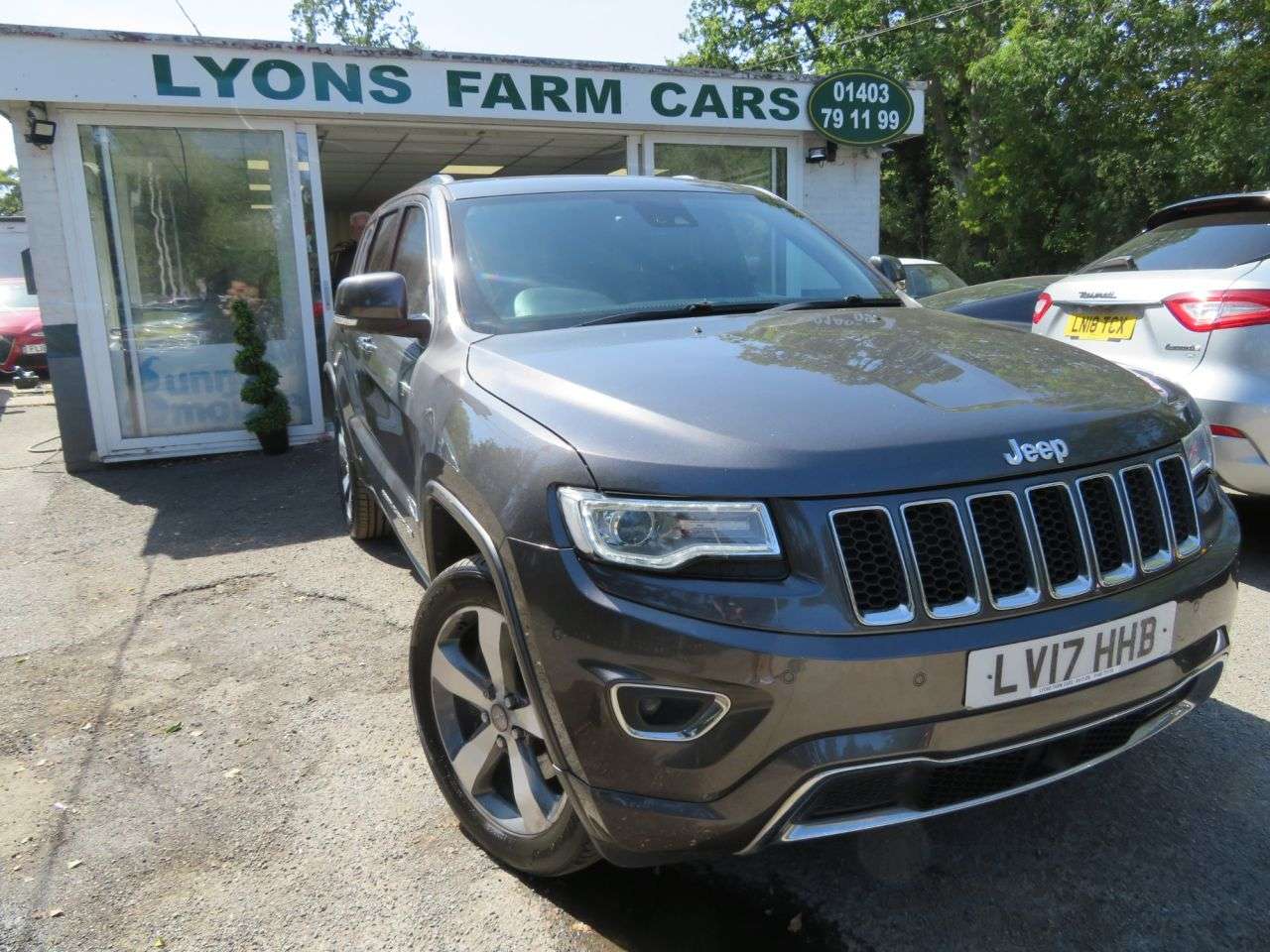 A 2017 JEEP GRAND CHEROKEE 3.0 V6 CRD Overland SUV 5dr Diesel Auto 4WD Euro 6 (247 bhp) PANORAMIC ELEC A 2017 JEEP GRAND CHEROKEE 3.0 V6 CRD Overland SUV 5dr Diesel Auto 4WD Euro 6 (247 bhp) PANORAMIC ELEC