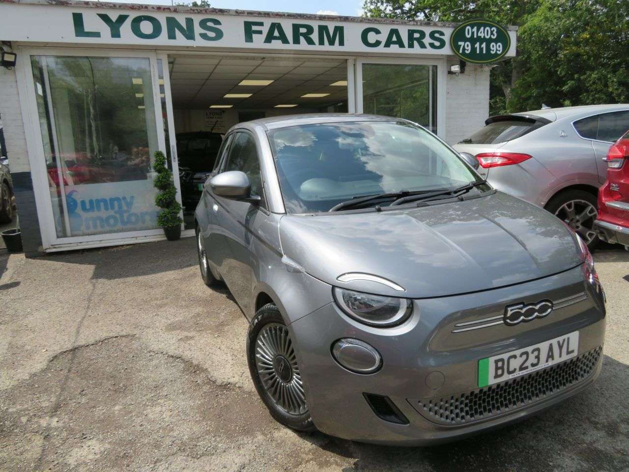 A 2023 FIAT 500E 42kWh Icon Hatchback 3dr Electric Automatic (118 ps) WIRELESS PHONE CHARGE A 2023 FIAT 500E 42kWh Icon Hatchback 3dr Electric Automatic (118 ps) WIRELESS PHONE CHARGE