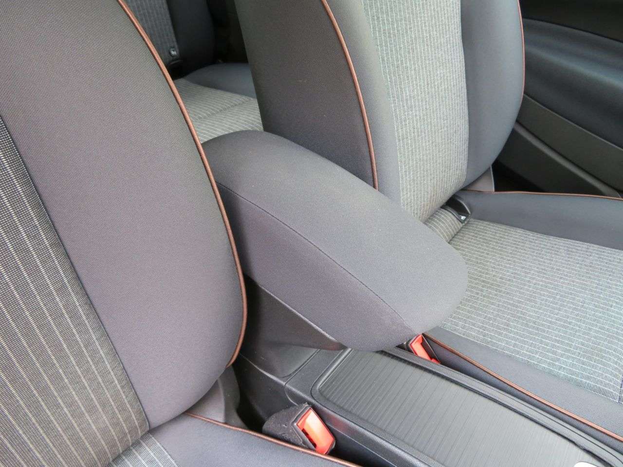 A 2023 FIAT 500E 42kWh Icon Hatchback 3dr Electric Automatic (118 ps) WIRELESS PHONE CHARGE A 2023 FIAT 500E 42kWh Icon Hatchback 3dr Electric Automatic (118 ps) WIRELESS PHONE CHARGE