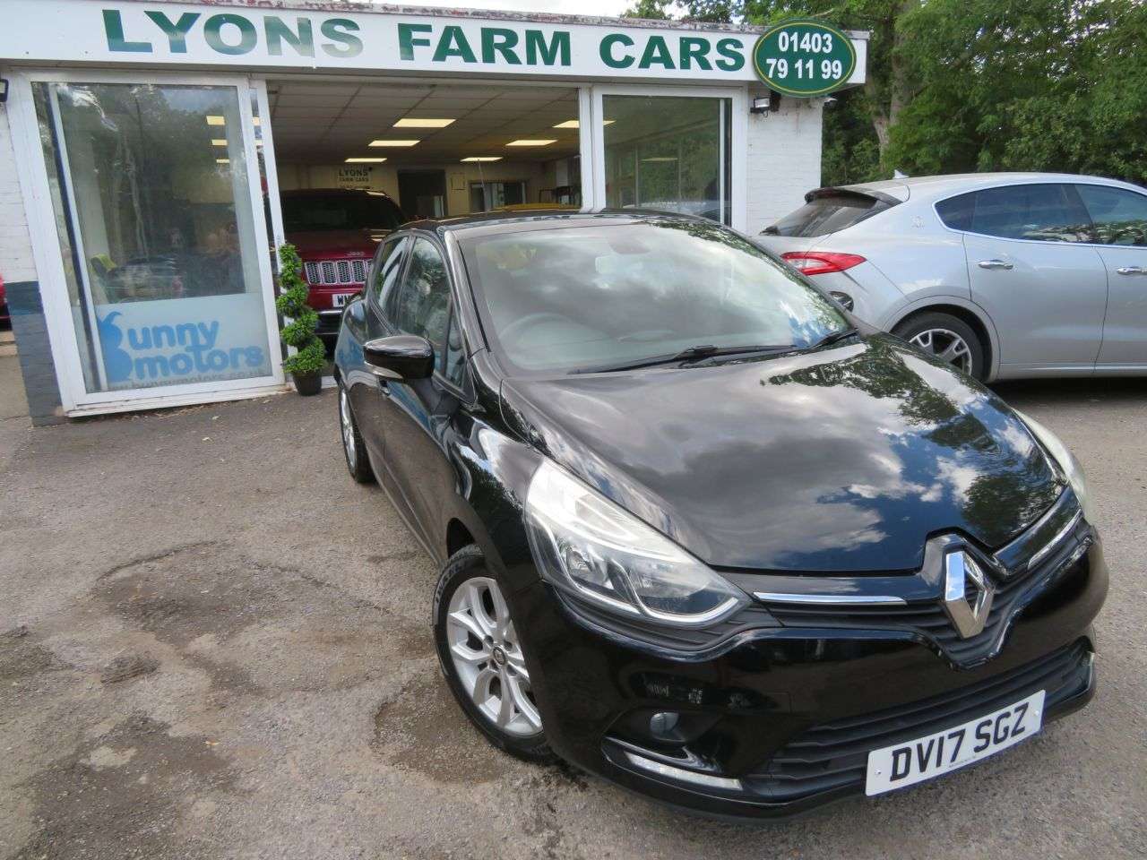 A 2017 RENAULT CLIO 1.2 16V Dynamique Nav Hatchback 5dr Petrol Manual Euro 6 (75 ps) NAV + SPOI A 2017 RENAULT CLIO 1.2 16V Dynamique Nav Hatchback 5dr Petrol Manual Euro 6 (75 ps) NAV + SPOI