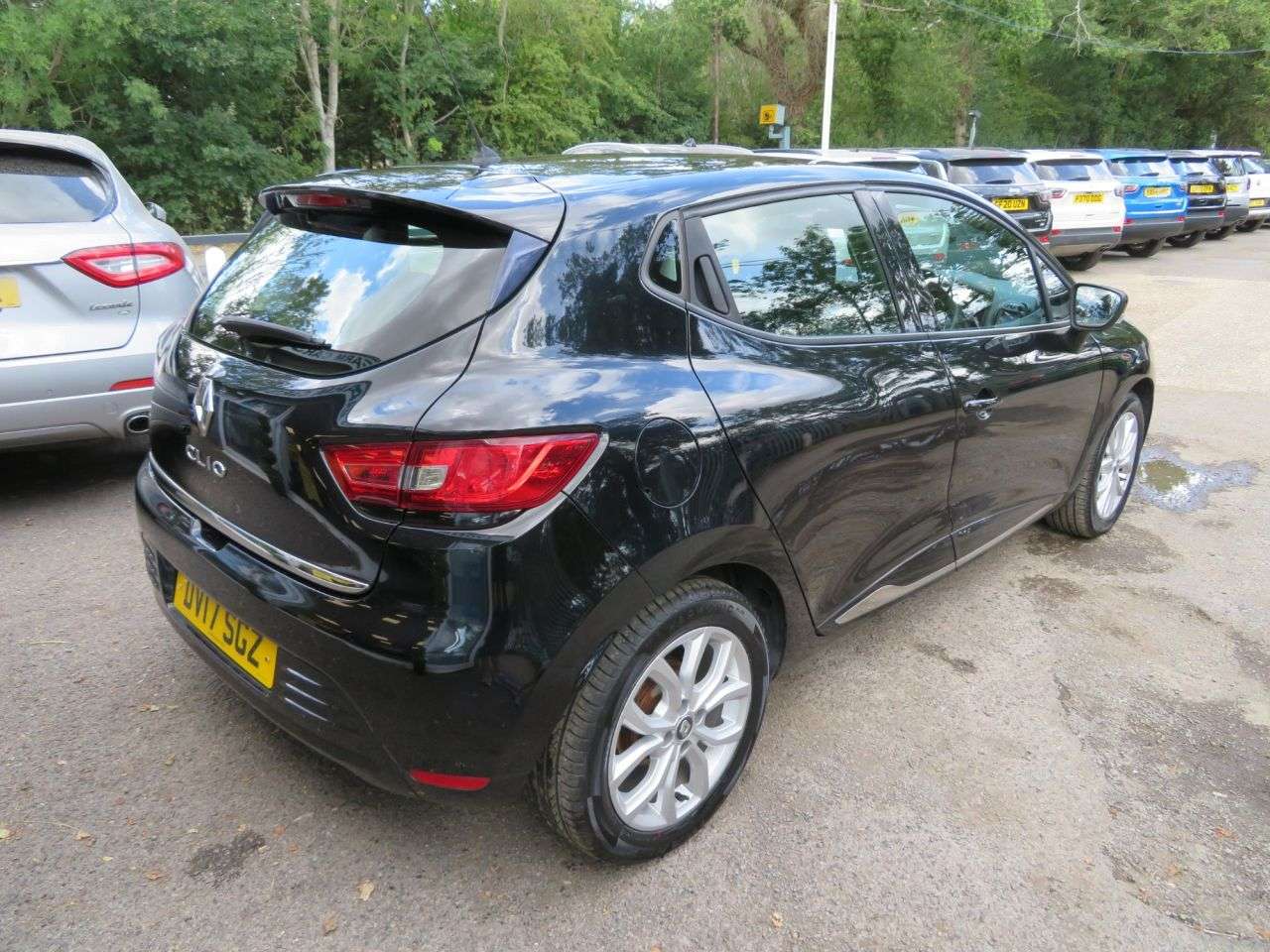 A 2017 RENAULT CLIO 1.2 16V Dynamique Nav Hatchback 5dr Petrol Manual Euro 6 (75 ps) NAV + SPOI A 2017 RENAULT CLIO 1.2 16V Dynamique Nav Hatchback 5dr Petrol Manual Euro 6 (75 ps) NAV + SPOI