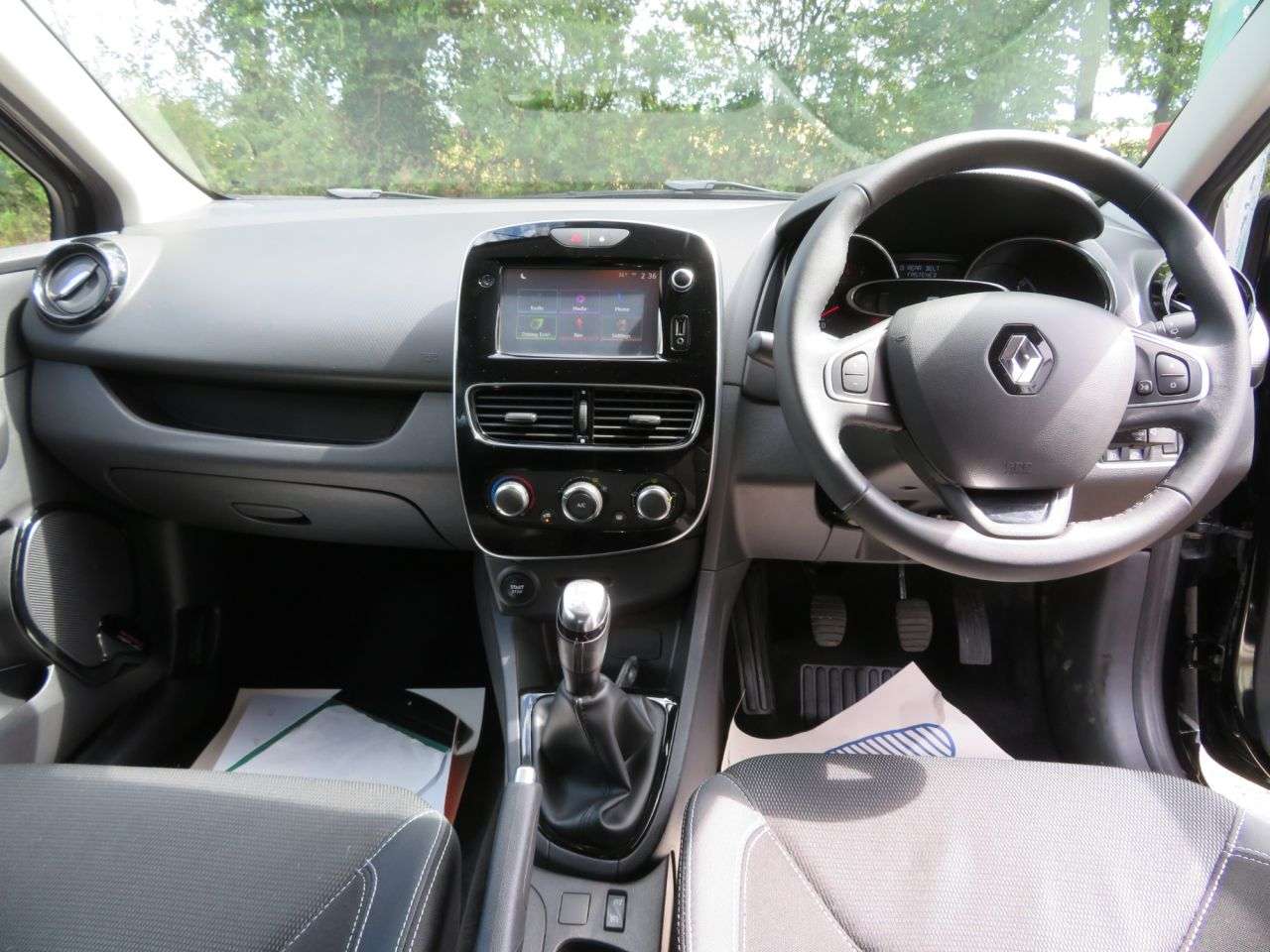 2017 RENAULT CLIO 2017 RENAULT CLIO