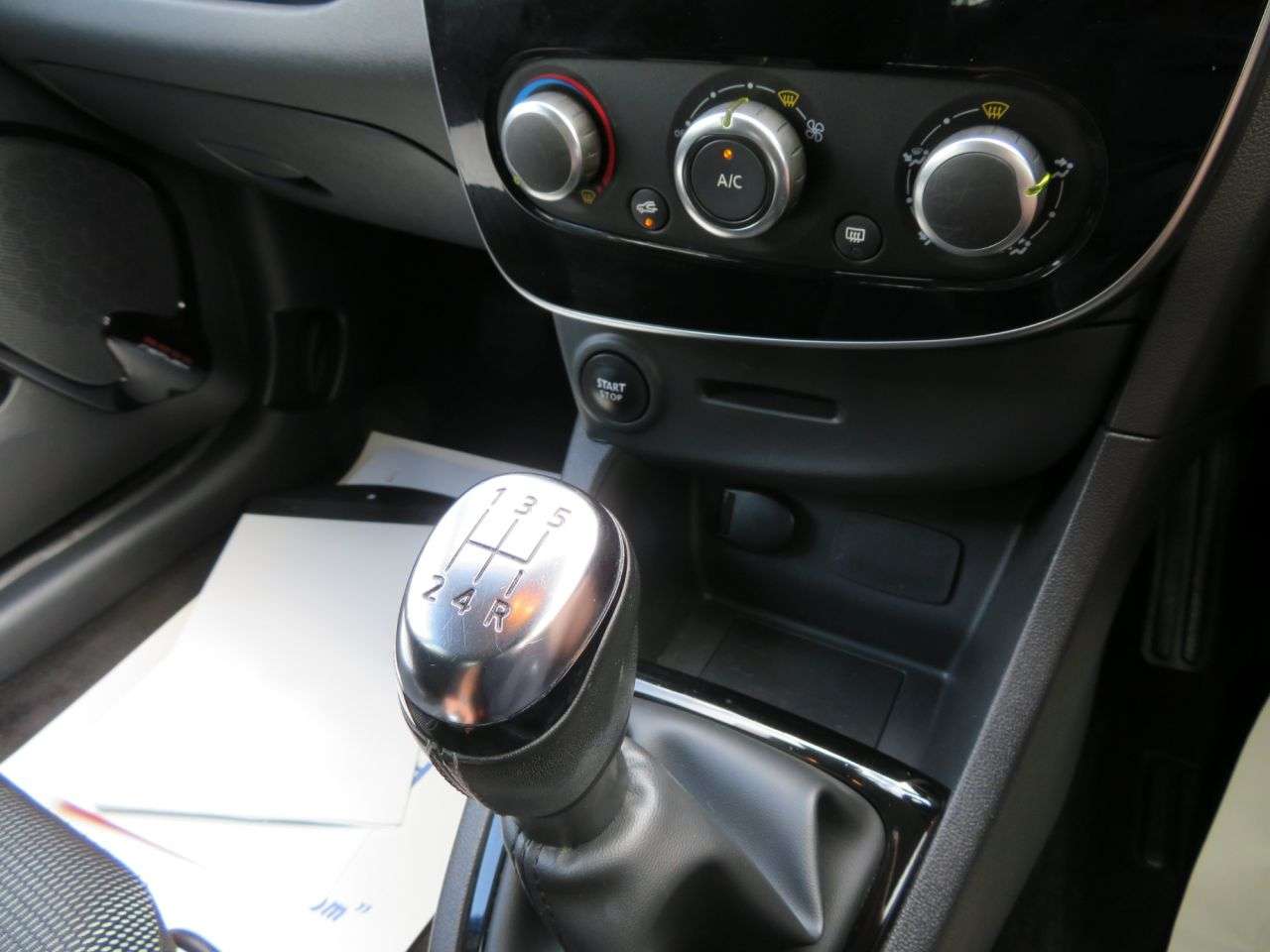 2017 RENAULT CLIO 2017 RENAULT CLIO