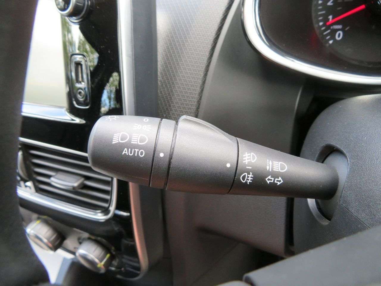 2017 RENAULT CLIO 2017 RENAULT CLIO