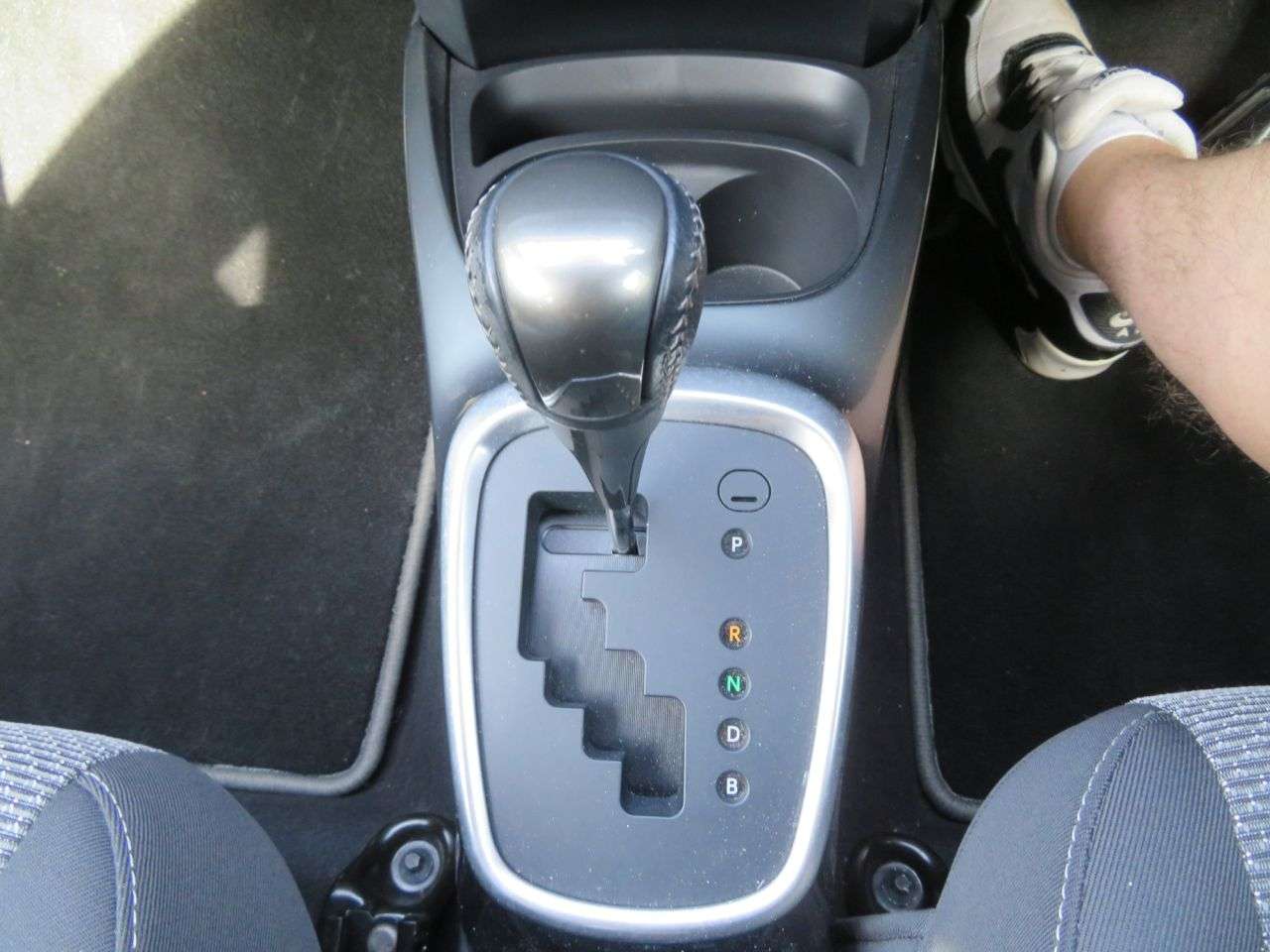 A 2017 TOYOTA YARIS 1.5 VVT-h Icon Hatchback 5dr Petrol Hybrid E-CVT Euro 6 (s/s) (100 ps) TOYO A 2017 TOYOTA YARIS 1.5 VVT-h Icon Hatchback 5dr Petrol Hybrid E-CVT Euro 6 (s/s) (100 ps) TOYO