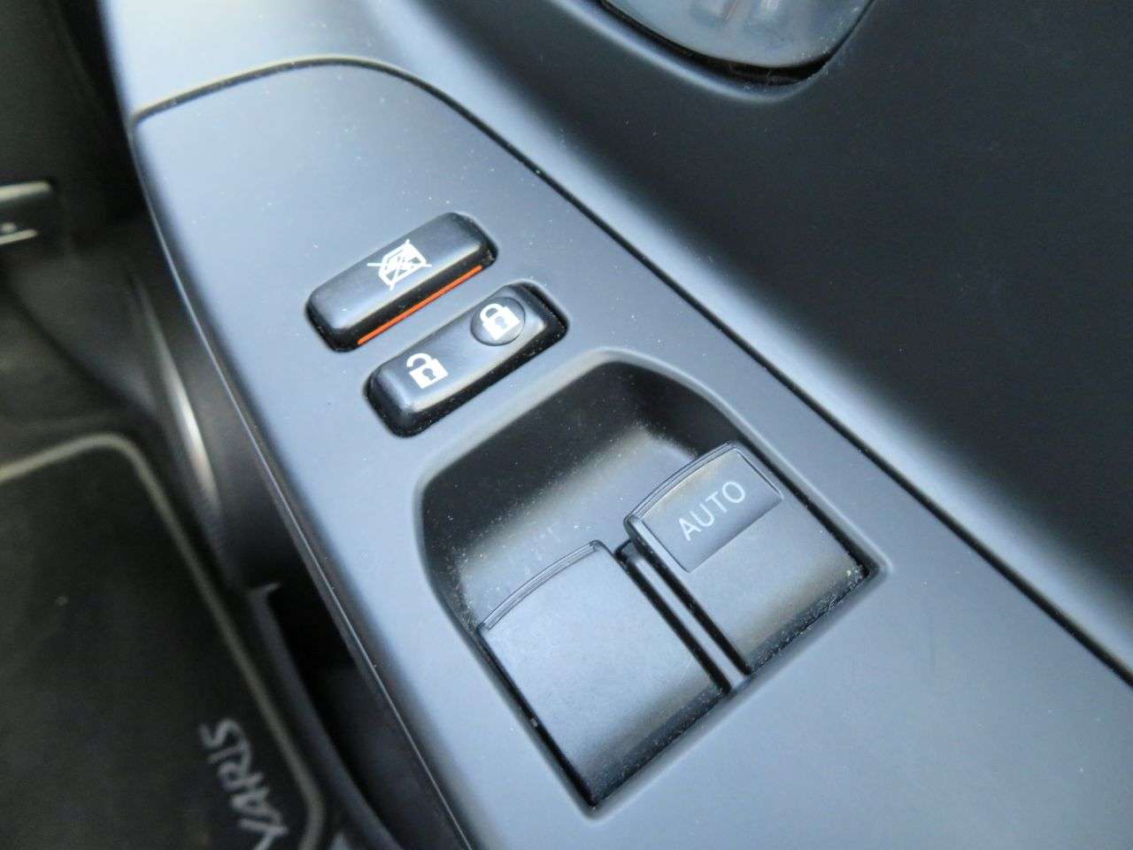2017 TOYOTA YARIS 2017 TOYOTA YARIS