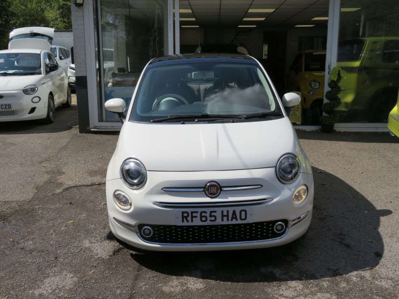 A 2015 FIAT 500 0.9 TwinAir Lounge Hatchback 3dr Petrol Dualogic Euro 6 (s/s) (85 bhp) Auto A 2015 FIAT 500 0.9 TwinAir Lounge Hatchback 3dr Petrol Dualogic Euro 6 (s/s) (85 bhp) Auto