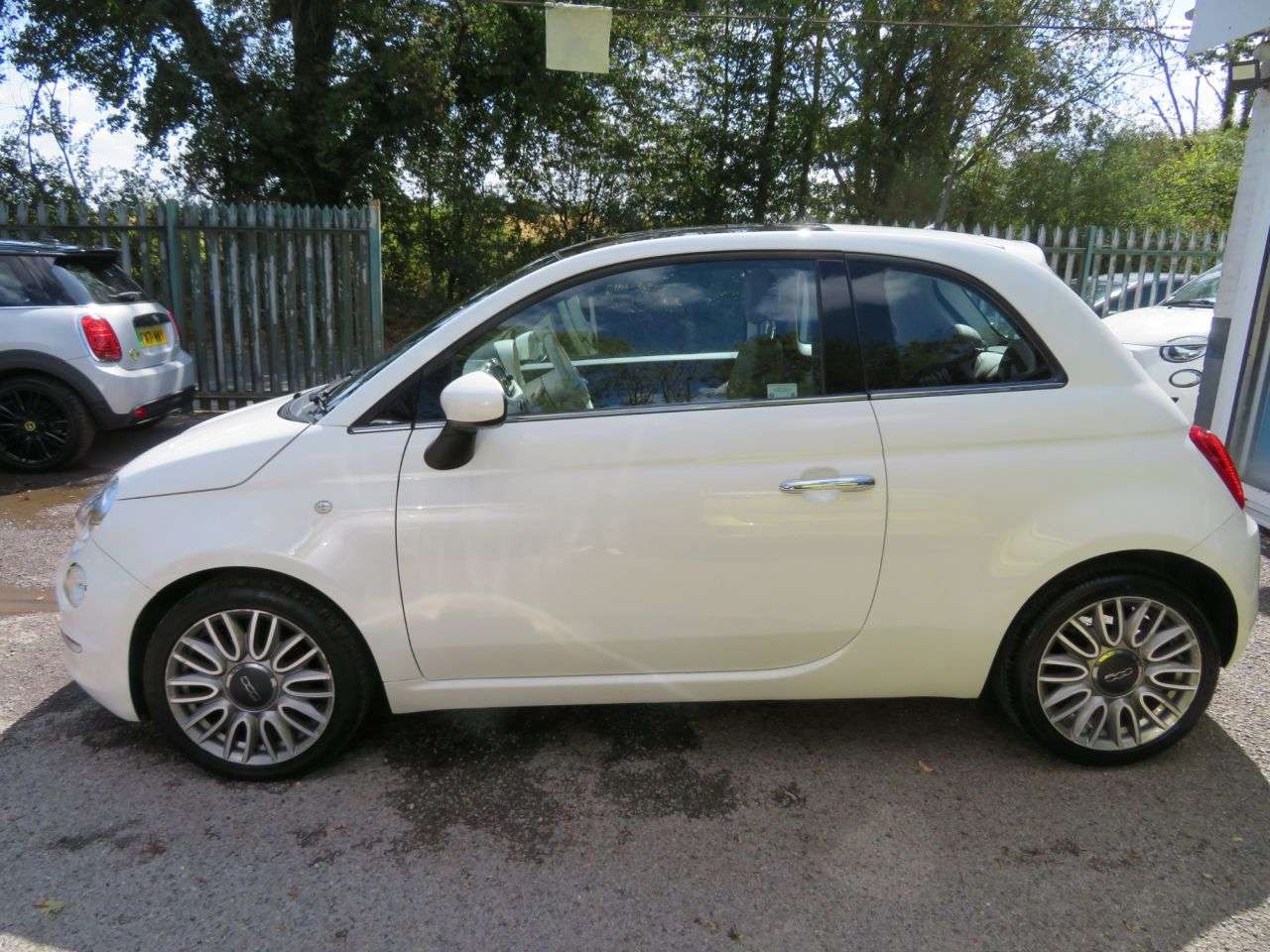 A 2015 FIAT 500 0.9 TwinAir Lounge Hatchback 3dr Petrol Dualogic Euro 6 (s/s) (85 bhp) Auto A 2015 FIAT 500 0.9 TwinAir Lounge Hatchback 3dr Petrol Dualogic Euro 6 (s/s) (85 bhp) Auto
