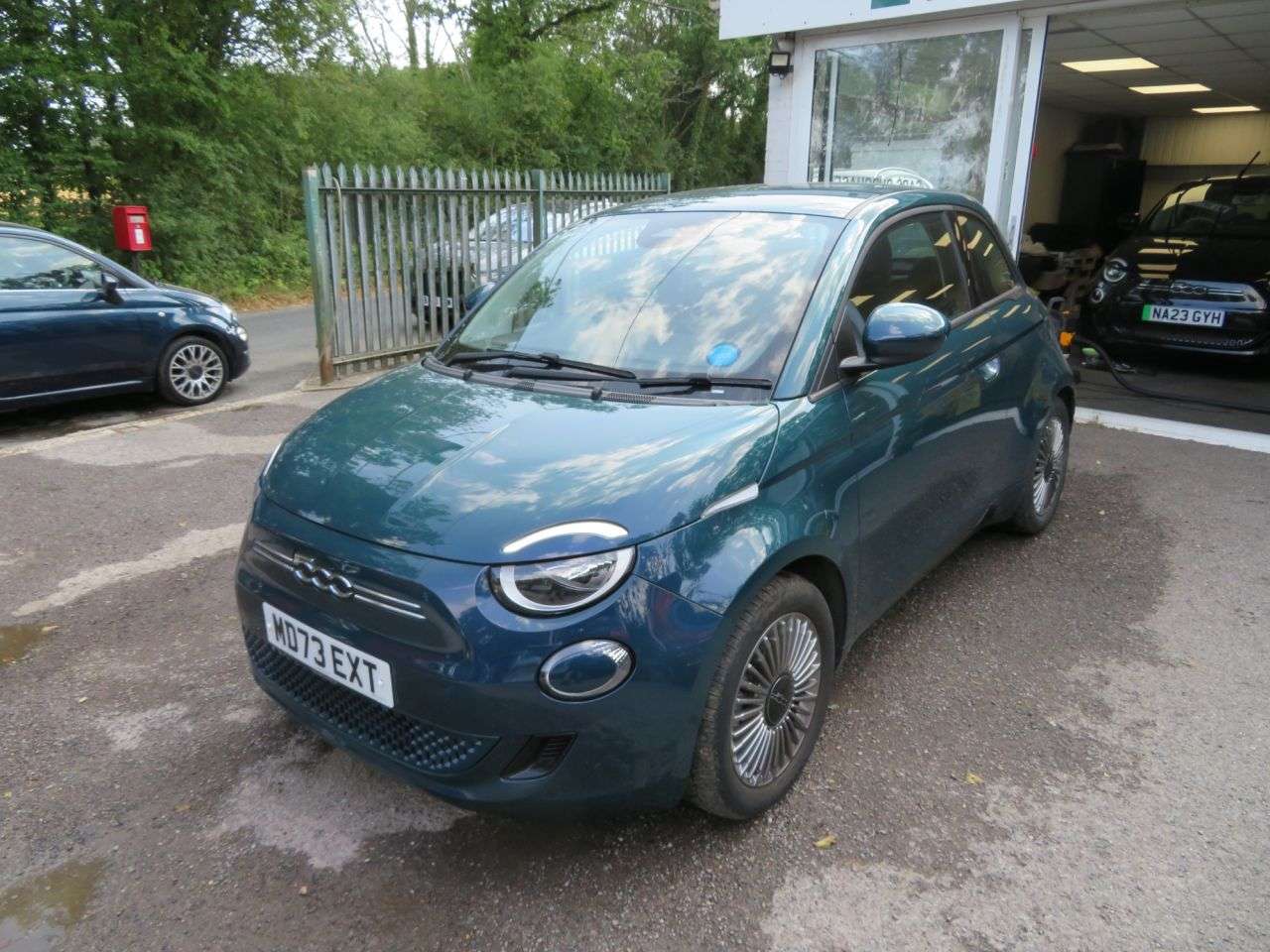 A 2023 FIAT 500E 42kWh Hatchback 3dr Electric Automatic (118 ps) WIRELESS APPLE CARPLAY / AN A 2023 FIAT 500E 42kWh Hatchback 3dr Electric Automatic (118 ps) WIRELESS APPLE CARPLAY / AN