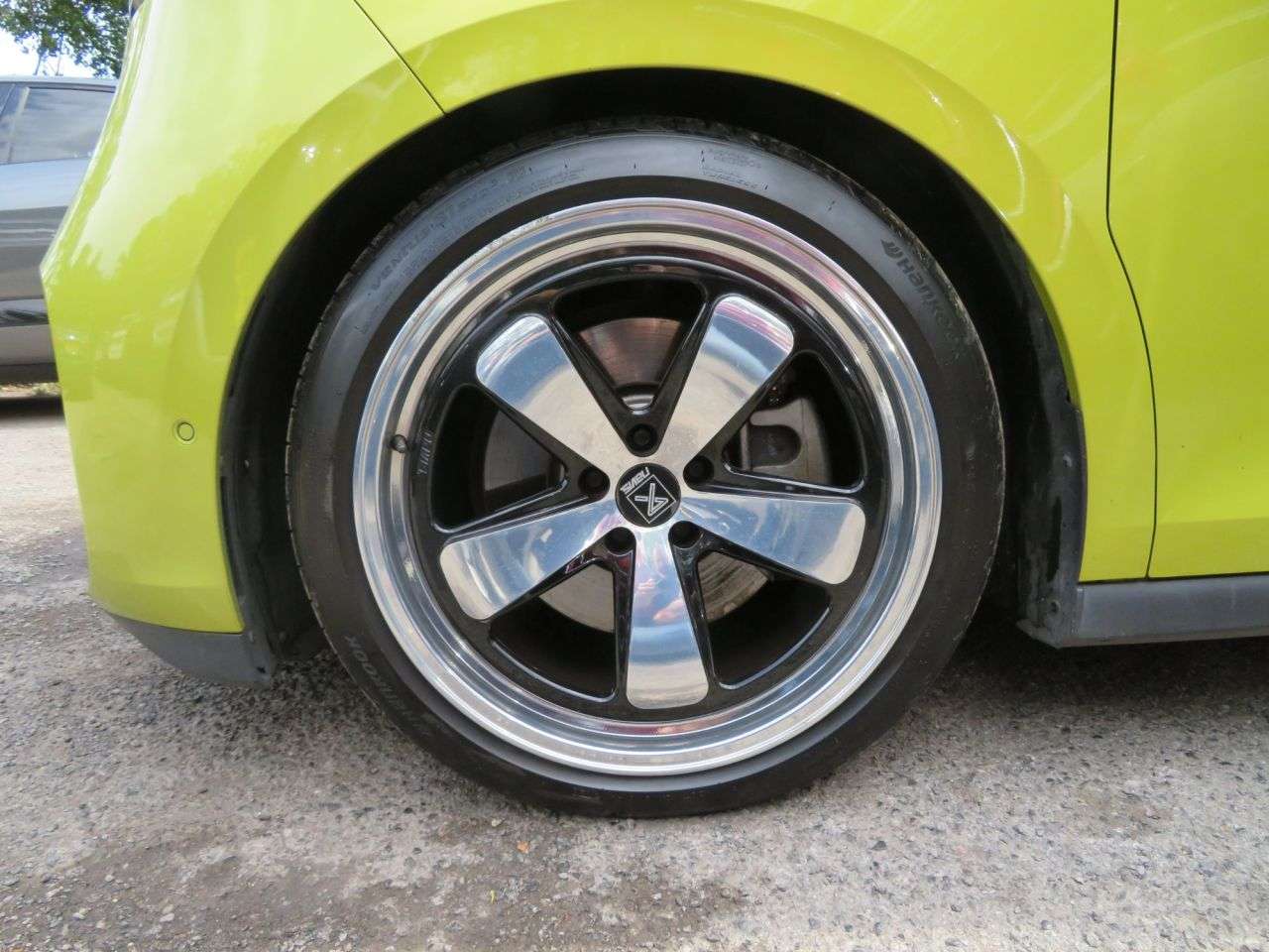 A 2023 VOLKSWAGEN ID. BUZZ Pro 77kWh 1ST Edition MPV 5dr Electric Automatic (204 ps) *UNIQUE CUSTOM BU A 2023 VOLKSWAGEN ID. BUZZ Pro 77kWh 1ST Edition MPV 5dr Electric Automatic (204 ps) *UNIQUE CUSTOM BU
