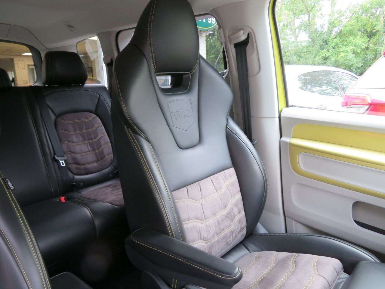 A 2023 VOLKSWAGEN ID. BUZZ Pro 77kWh 1ST Edition MPV 5dr Electric Automatic (204 ps) *UNIQUE CUSTOM BU A 2023 VOLKSWAGEN ID. BUZZ Pro 77kWh 1ST Edition MPV 5dr Electric Automatic (204 ps) *UNIQUE CUSTOM BU