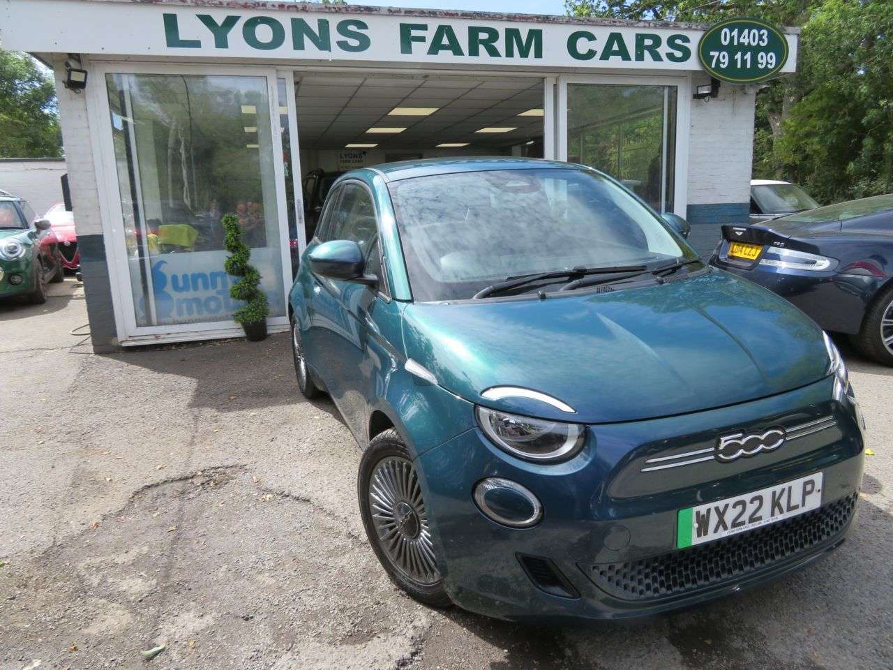 A 2022 FIAT 500E 42kWh Icon Hatchback 3dr Electric Automatic (118 ps) WIRELESS APPLE CARPLAY A 2022 FIAT 500E 42kWh Icon Hatchback 3dr Electric Automatic (118 ps) WIRELESS APPLE CARPLAY