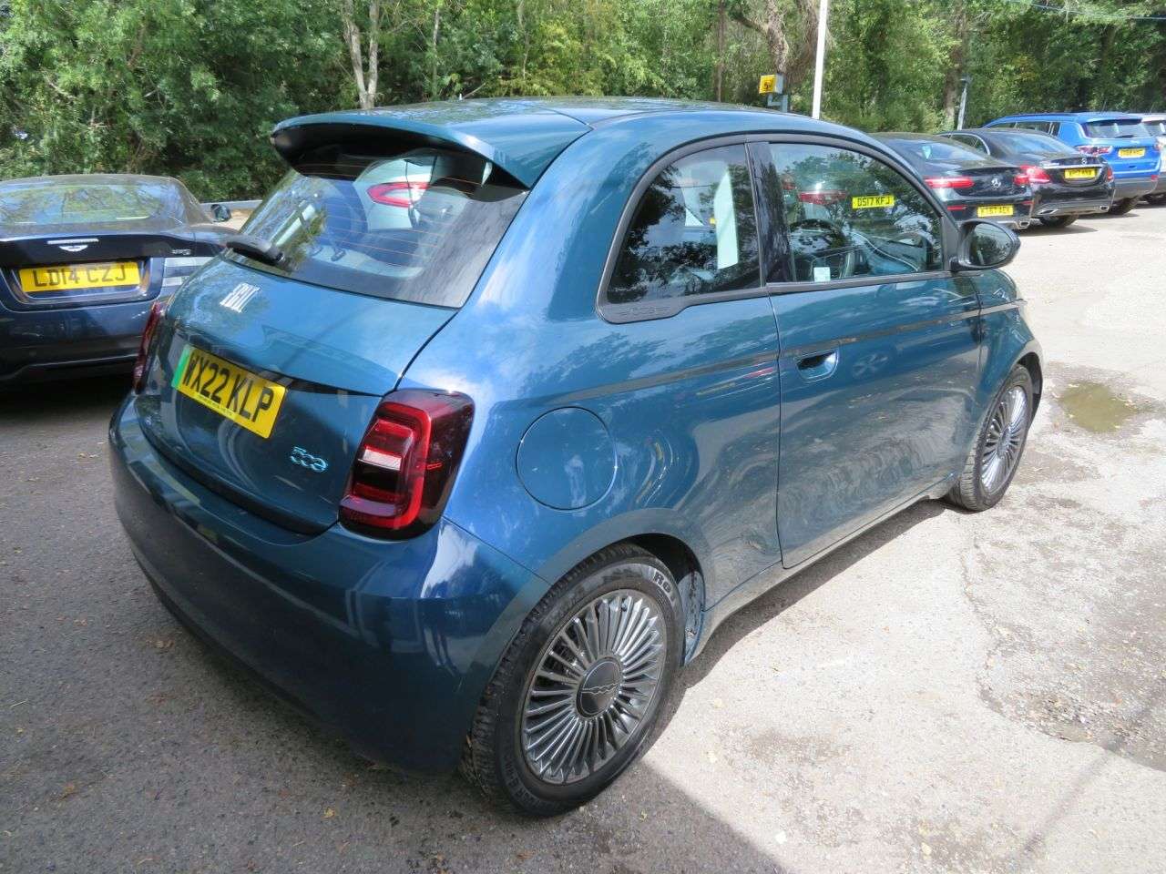 A 2022 FIAT 500E 42kWh Icon Hatchback 3dr Electric Automatic (118 ps) WIRELESS APPLE CARPLAY A 2022 FIAT 500E 42kWh Icon Hatchback 3dr Electric Automatic (118 ps) WIRELESS APPLE CARPLAY