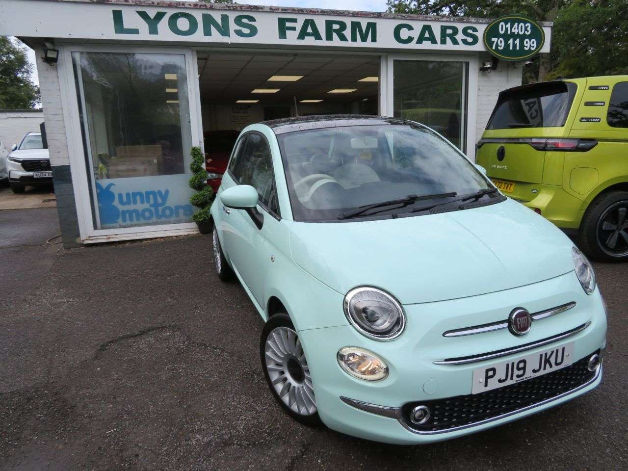 A 2019 FIAT 500 1.2 Lounge Hatchback 3dr Petrol Manual Euro 6 (s/s) (69 bhp) A 2019 FIAT 500 1.2 Lounge Hatchback 3dr Petrol Manual Euro 6 (s/s) (69 bhp)