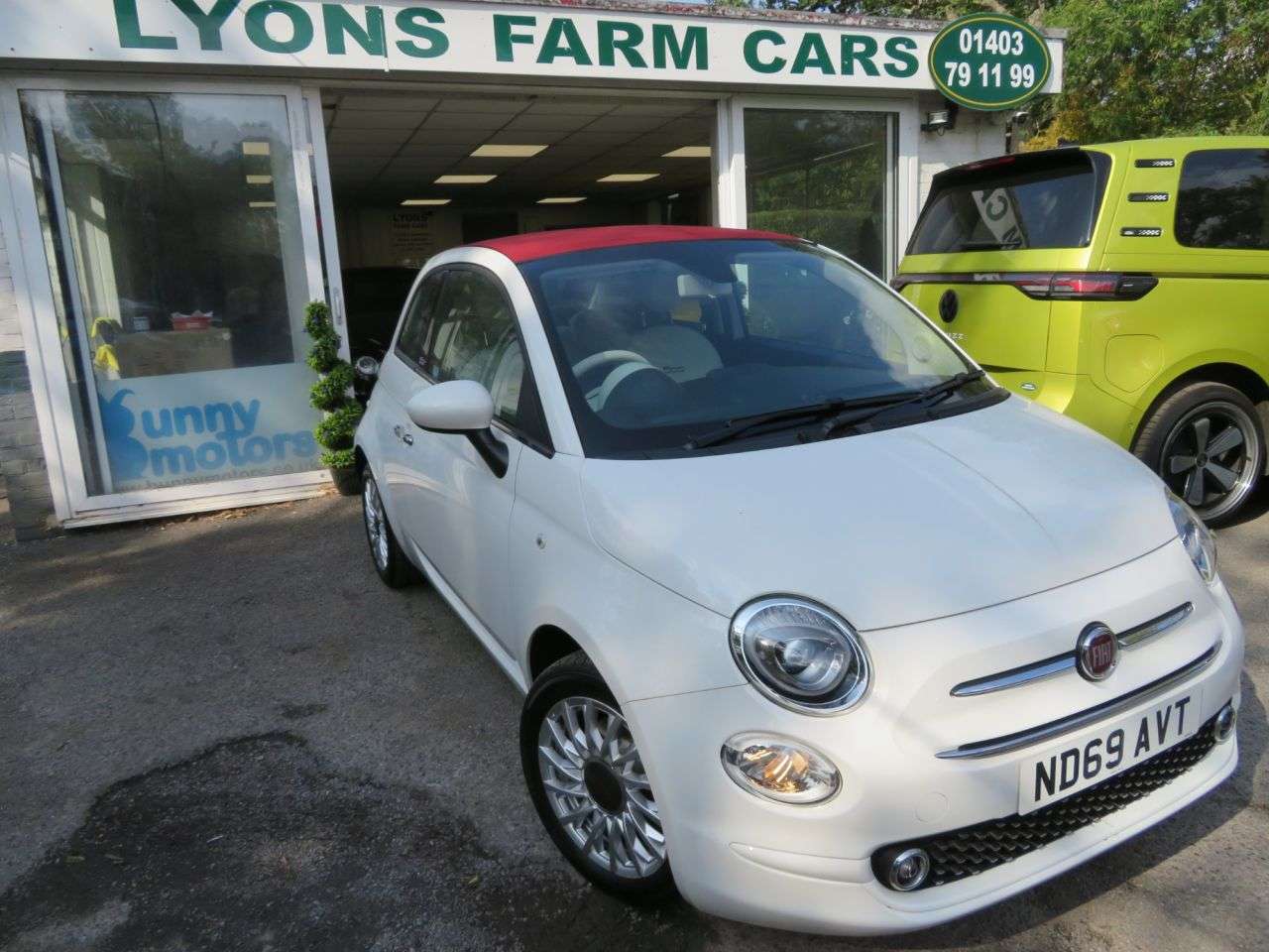A 2019 FIAT 500C 1.2 Lounge Convertible 2dr Petrol Manual Euro 6 (s/s) (69 bhp) APPLE CARPLA A 2019 FIAT 500C 1.2 Lounge Convertible 2dr Petrol Manual Euro 6 (s/s) (69 bhp) APPLE CARPLA