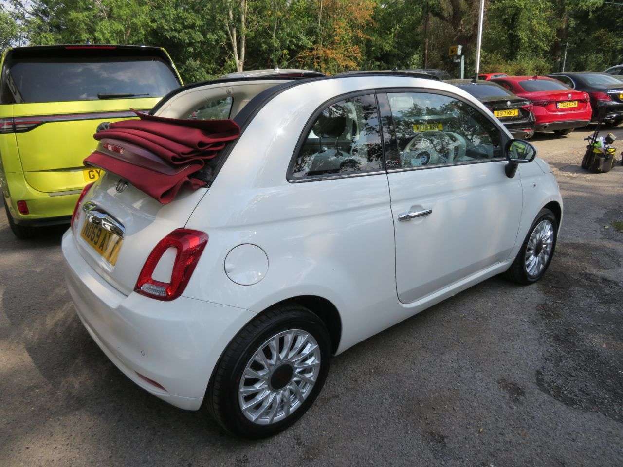 A 2019 FIAT 500C 1.2 Lounge Convertible 2dr Petrol Manual Euro 6 (s/s) (69 bhp) APPLE CARPLA A 2019 FIAT 500C 1.2 Lounge Convertible 2dr Petrol Manual Euro 6 (s/s) (69 bhp) APPLE CARPLA