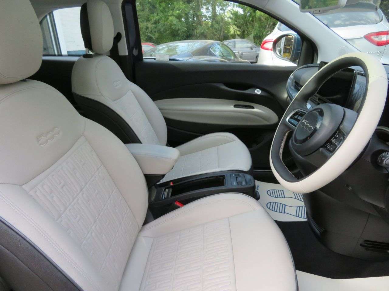 A 2021 FIAT 500E 42kWh La Prima Hatchback 3dr Electric Automatic (118 ps) HEATED SEATS / WIN A 2021 FIAT 500E 42kWh La Prima Hatchback 3dr Electric Automatic (118 ps) HEATED SEATS / WIN