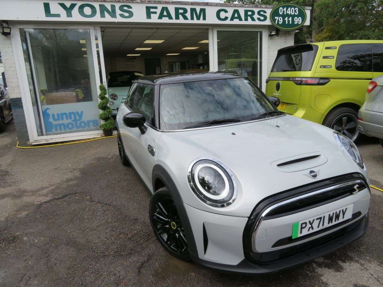 A 2021 MINI ELECTRIC HATCH Cooper SE 32.6kWh Level 2 Hatchback 3dr Electric Automatic (184 ps) CAMERA A 2021 MINI ELECTRIC HATCH Cooper SE 32.6kWh Level 2 Hatchback 3dr Electric Automatic (184 ps) CAMERA