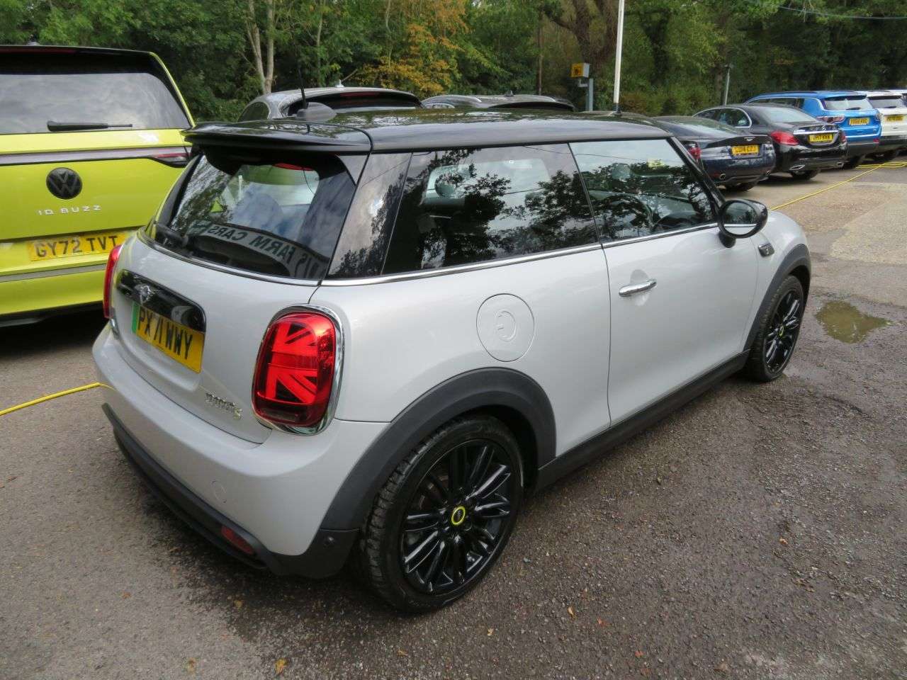 A 2021 MINI ELECTRIC HATCH Cooper SE 32.6kWh Level 2 Hatchback 3dr Electric Automatic (184 ps) CAMERA A 2021 MINI ELECTRIC HATCH Cooper SE 32.6kWh Level 2 Hatchback 3dr Electric Automatic (184 ps) CAMERA