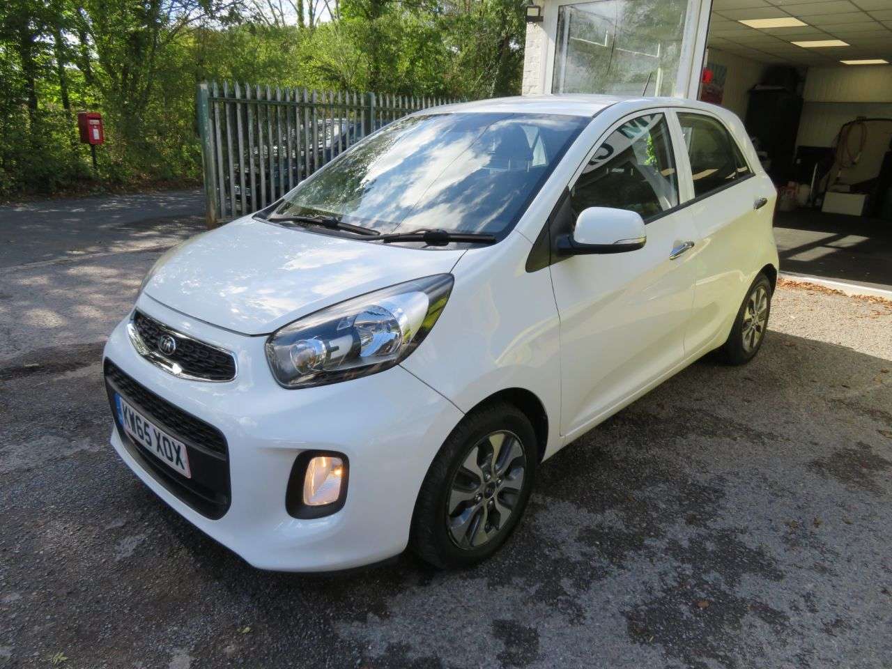 A 2016 KIA PICANTO 1.0 2 Hatchback 5dr Petrol Manual Euro 6 (65 bhp) 14" ALLOYS + AIR-CON + BL A 2016 KIA PICANTO 1.0 2 Hatchback 5dr Petrol Manual Euro 6 (65 bhp) 14" ALLOYS + AIR-CON + BL