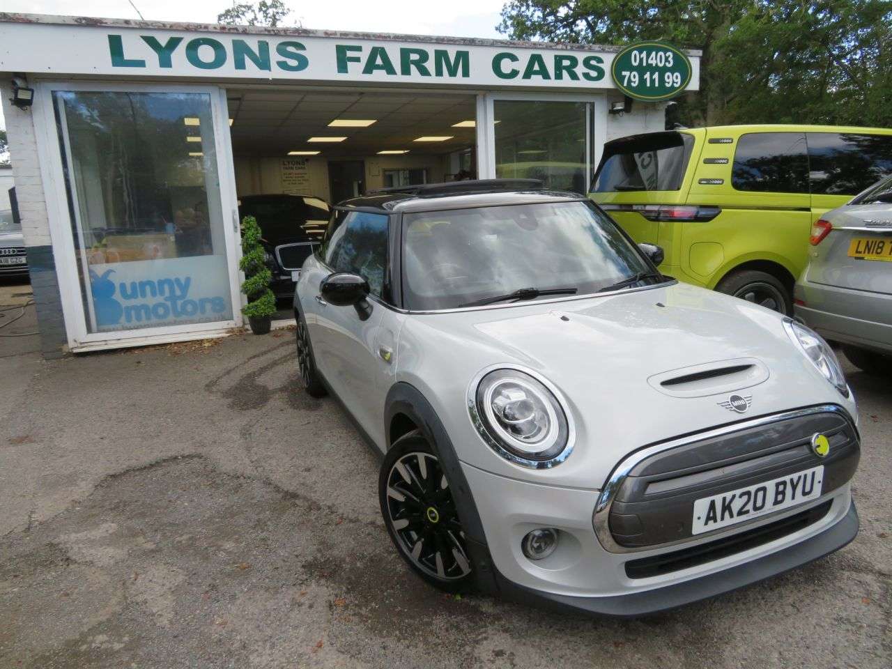 A 2020 MINI ELECTRIC HATCH Cooper SE 32.6kWh Level 3 Hatchback 3dr Electric Automatic (184 ps) PANO RO A 2020 MINI ELECTRIC HATCH Cooper SE 32.6kWh Level 3 Hatchback 3dr Electric Automatic (184 ps) PANO RO