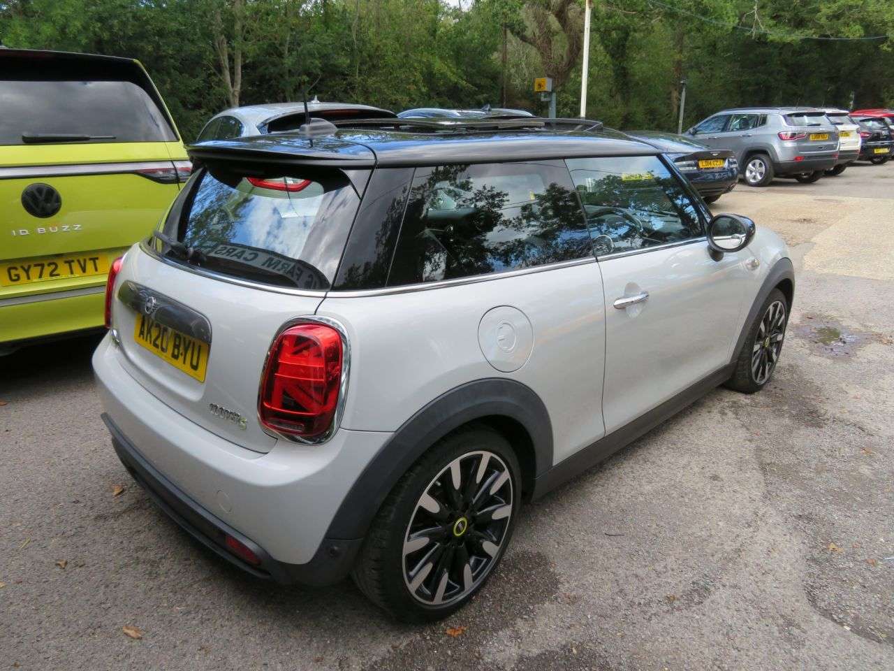 A 2020 MINI ELECTRIC HATCH Cooper SE 32.6kWh Level 3 Hatchback 3dr Electric Automatic (184 ps) PANO RO A 2020 MINI ELECTRIC HATCH Cooper SE 32.6kWh Level 3 Hatchback 3dr Electric Automatic (184 ps) PANO RO
